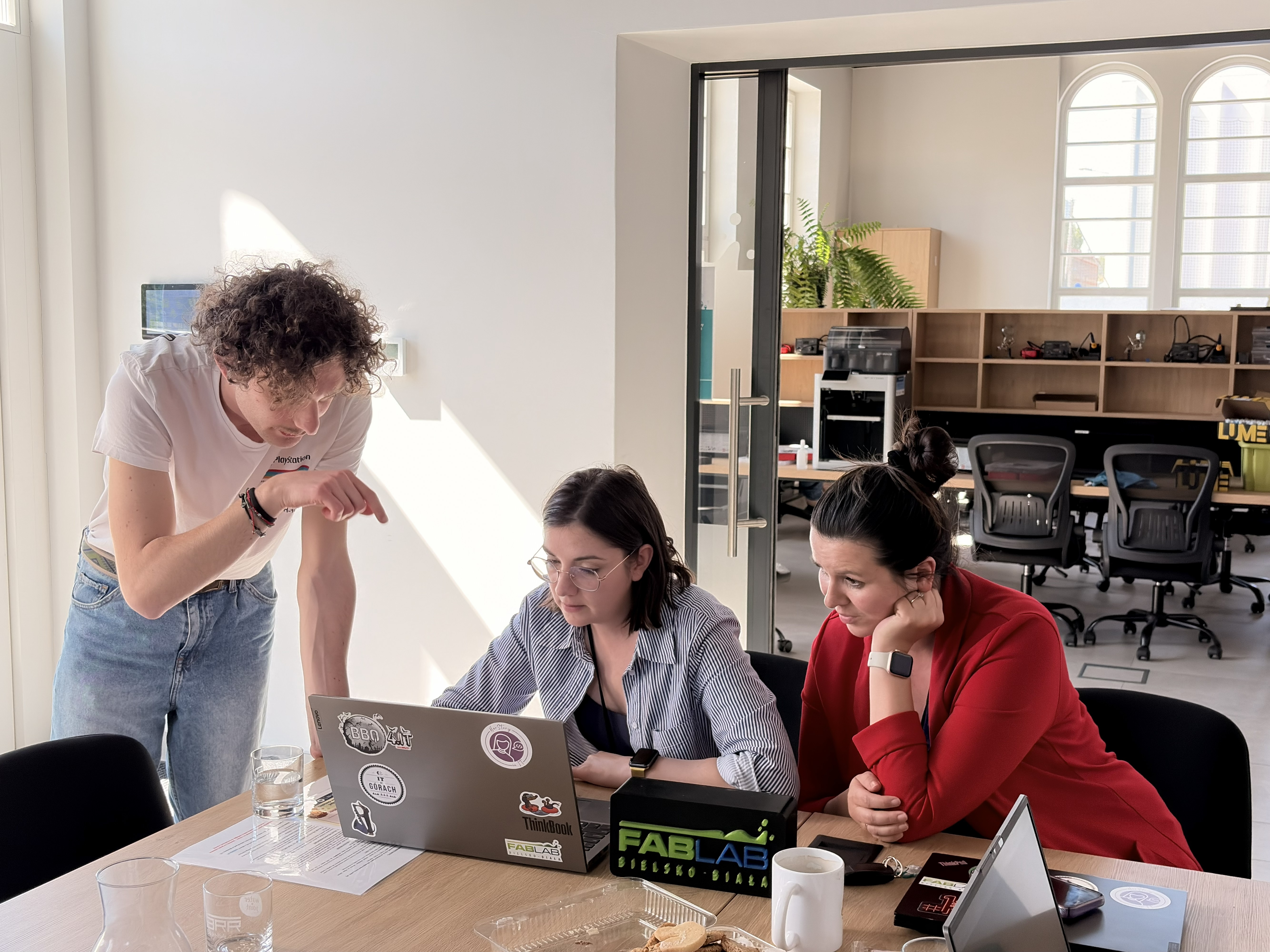 Uczestniczki projektu SPICE podczas pracy warsztatowej w FabLab Bielsko-Biała.